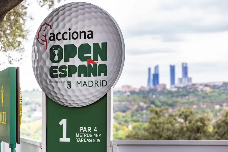 Imagen en la que se ve el logo del Open de España y de fondo salen las reconocidas 4 torres de Madrid.