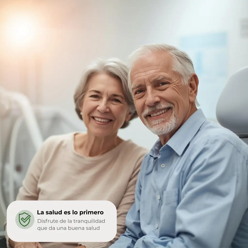 Pareja de seniors felices por su nuevo seguro de salud